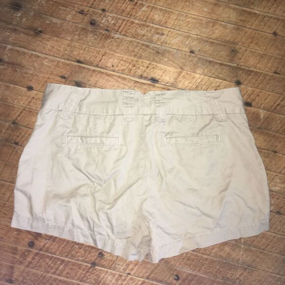 J Crew tan khaki size 6 chino shorts - Picture 2 of 3